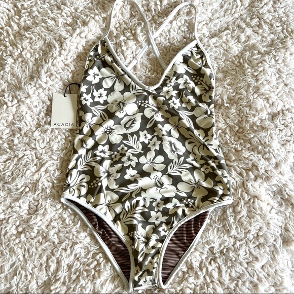 ACACIA Ivy one piece in Huahine - Picture 2 of 5